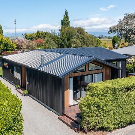Black Barn Modern: Luxe Martinborough Escape Экстерьер фото