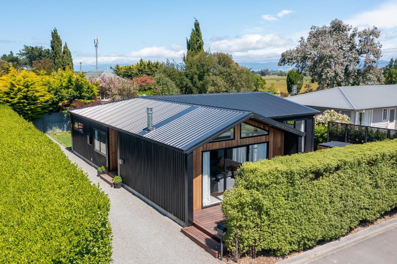 Black Barn Modern: Luxe Martinborough Escape Экстерьер фото