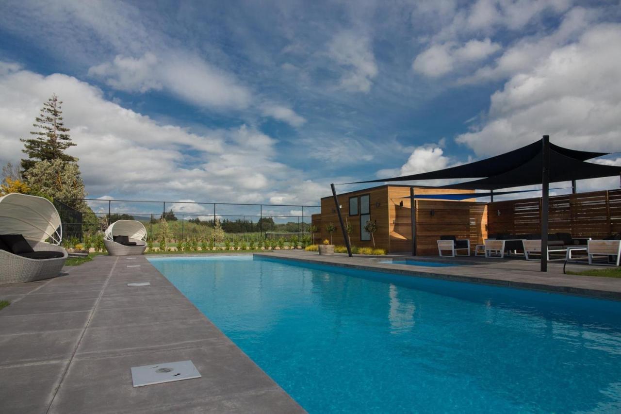 Black Barn Modern: Luxe Martinborough Escape Экстерьер фото