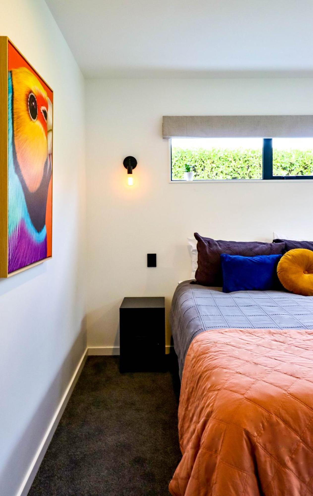 Black Barn Modern: Luxe Martinborough Escape Экстерьер фото
